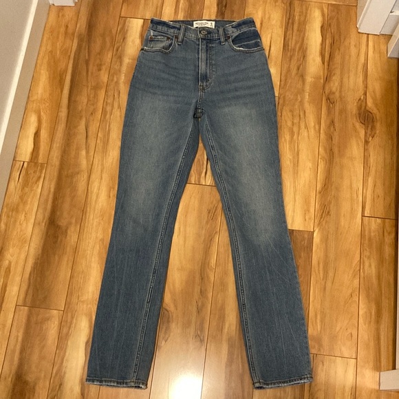 The ‘90s Slim Straight Ultra High Rise Jean - Picture 1 of 3